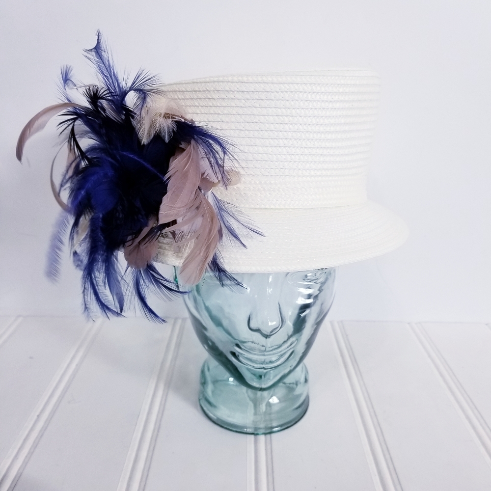 ANTONIO MELANI White Straw Hat with Navy and Taupe Feather Cluster
